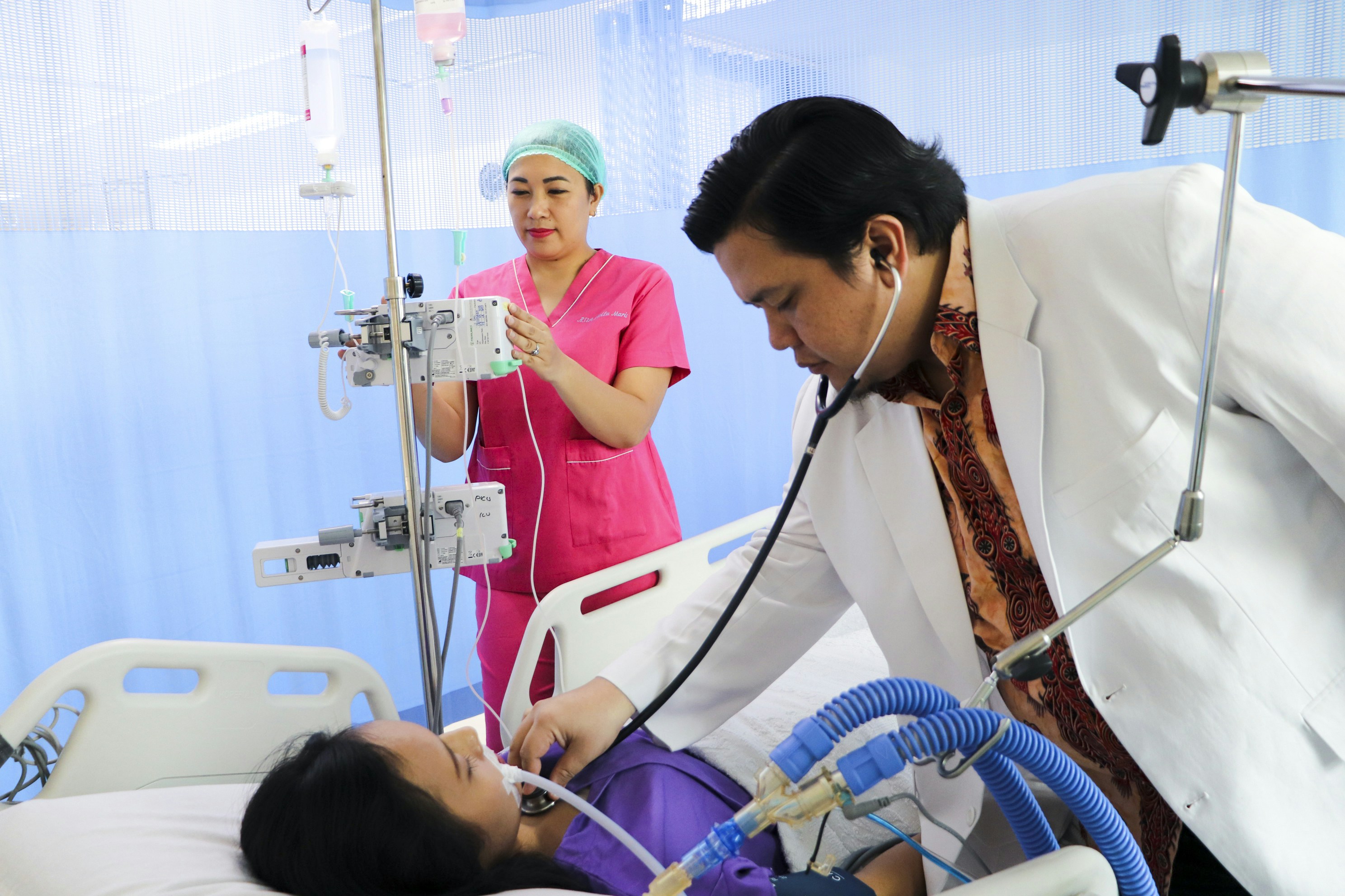 A person undergoing a standard medical checkup for insurance underwriting - how to get a personalized quote for life A person undergoing a standard medical checkup for insurance underwriting - how to get a personalized quote for life